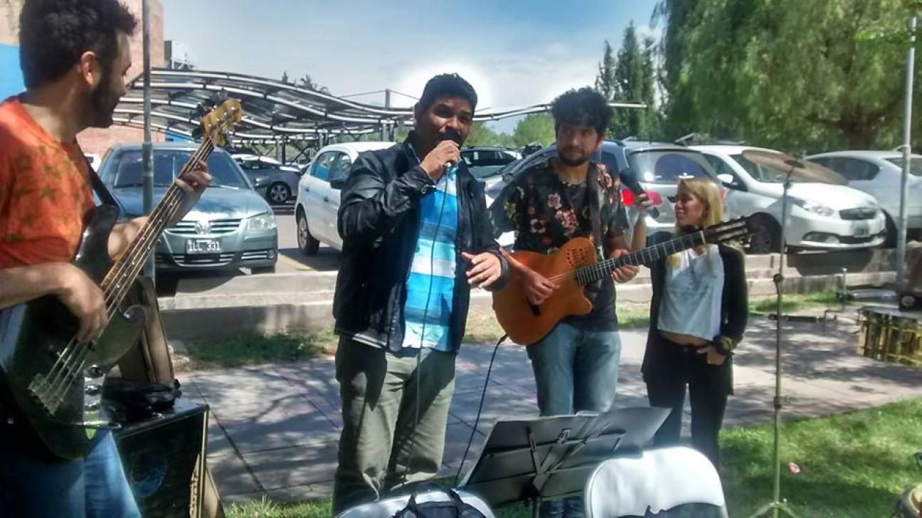 imagen Ritmo y sabor cubano en El Vueltero #AlPasto 