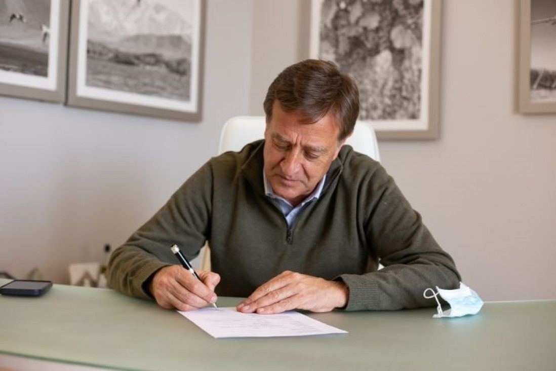 imagen Rodolfo Suarez: "Si ganamos, vamos a explotar Vaca Muerta"