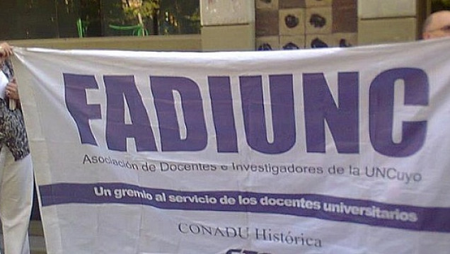 imagen Docentes de FADIUNC paran por 48 horas 