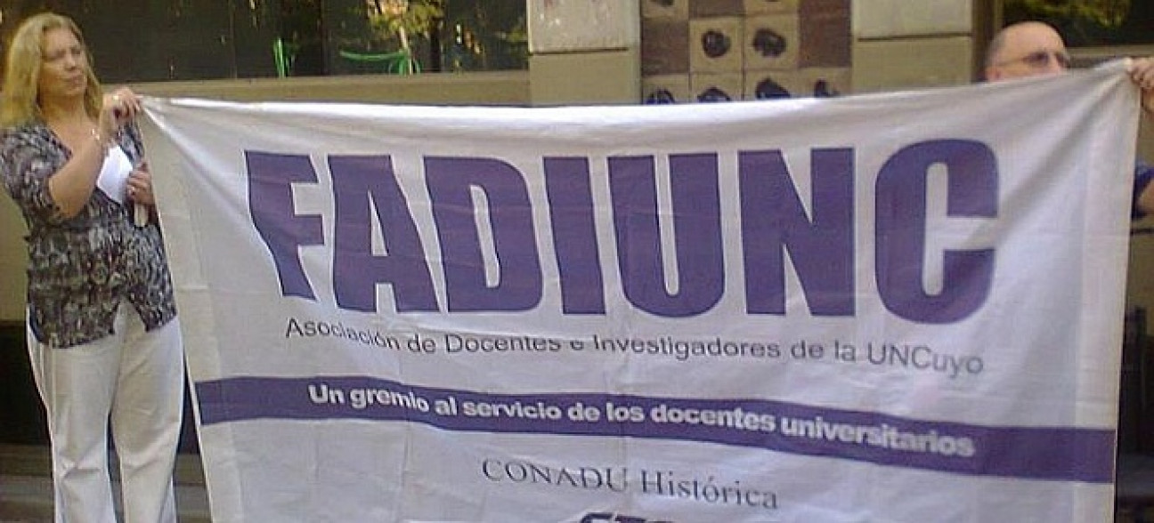 imagen Docentes de FADIUNC paran por 48 horas 