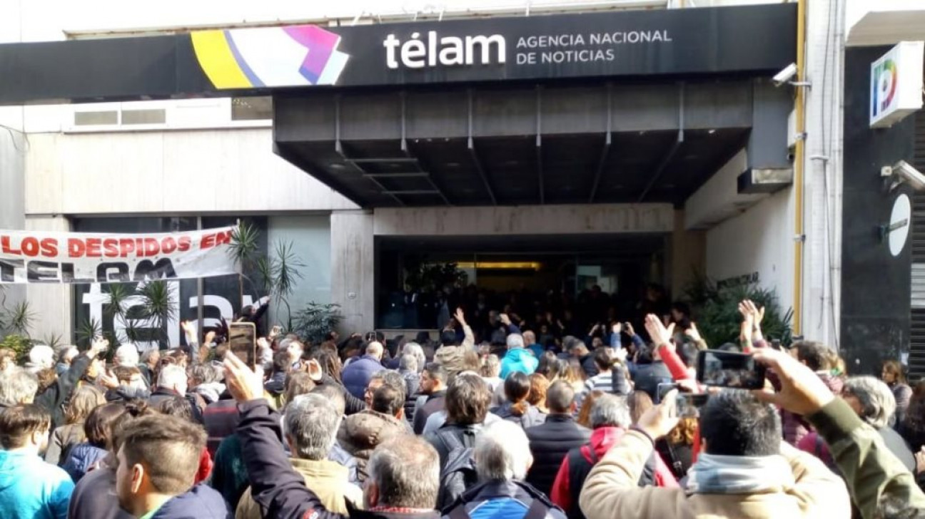 imagen Marchan contra los despidos y la censura en los medios públicos