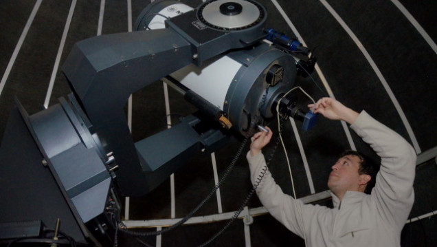 imagen El universo a través de un telescopio remoto 