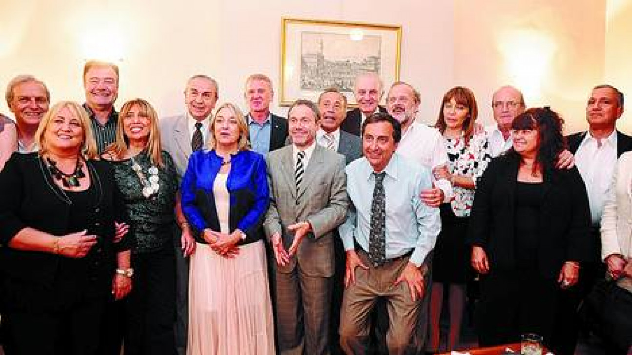 imagen Café Universidad - Lanzamiento de "Confederación Popular" - Enrique Thomas