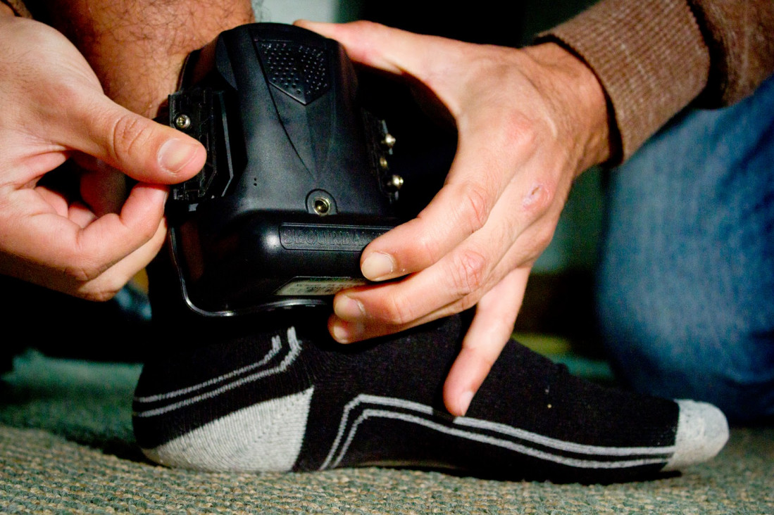 imagen Avanza un proyecto para poner tobilleras a hombres violentos