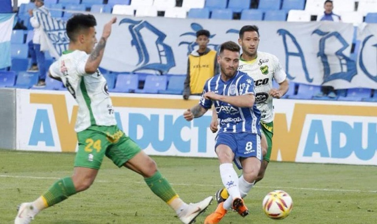 imagen El Tomba perdió el invicto en el Malvinas