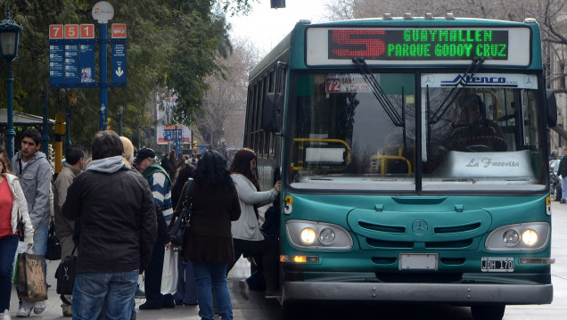 imagen Calcagni dice que paró entre el 75 % y el 85 % de los colectiveros