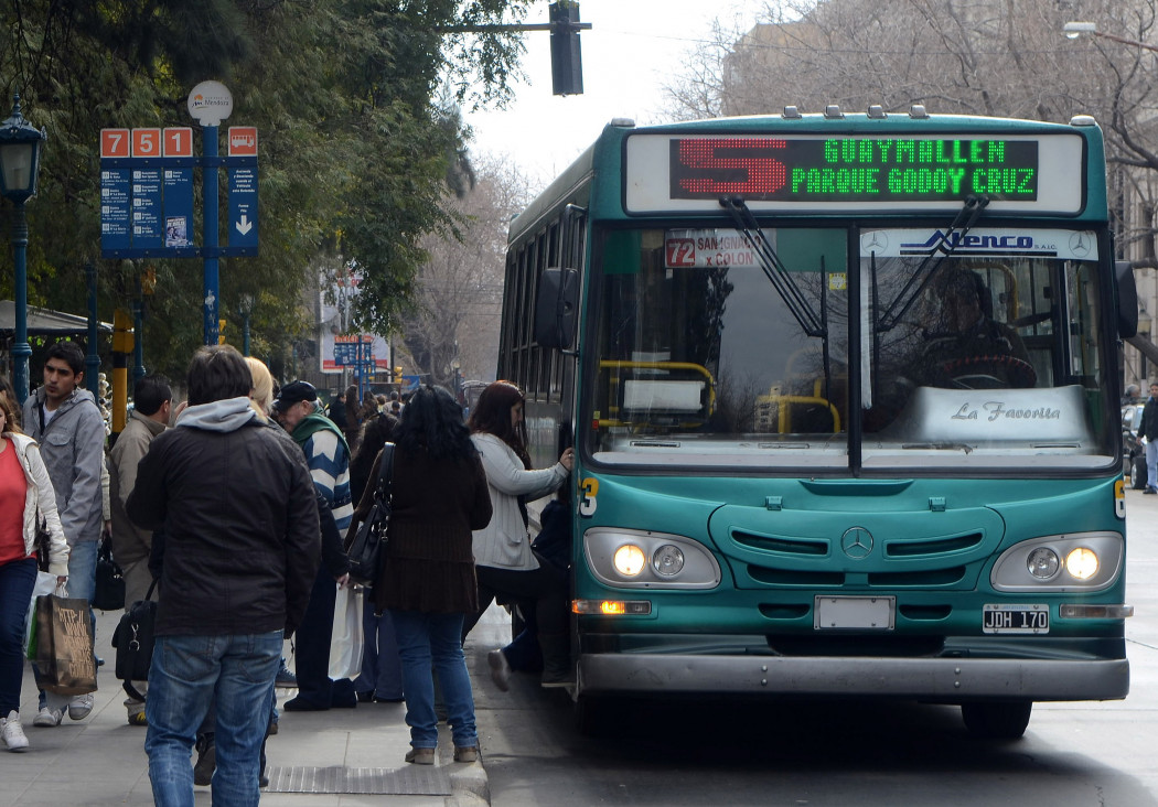 imagen Calcagni dice que paró entre el 75 % y el 85 % de los colectiveros