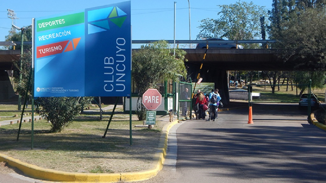 imagen La UNCUYO abrirá una escuela de fútbol junto al Real Madrid