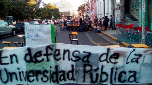 imagen Docentes universitarios: "Estamos esperando que se abran las paritarias" 