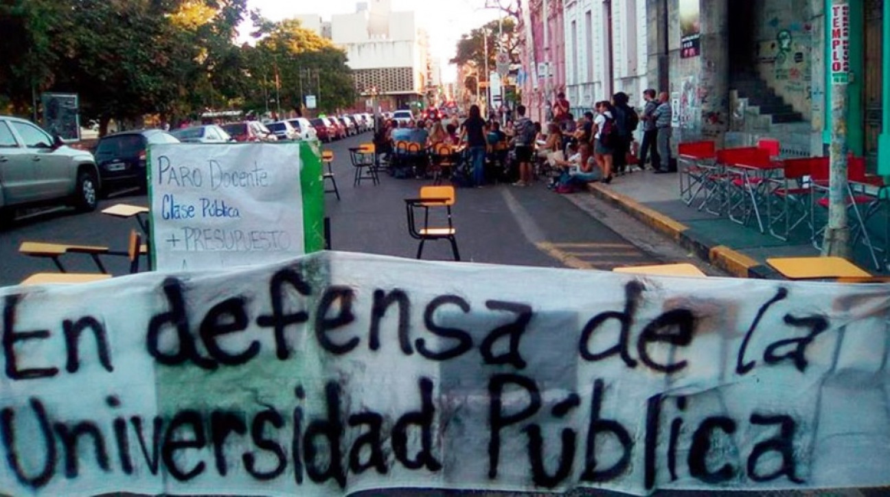 imagen Docentes universitarios: "Estamos esperando que se abran las paritarias" 