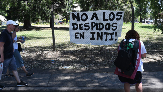 imagen Trabajadores del INTI en alerta por despidos