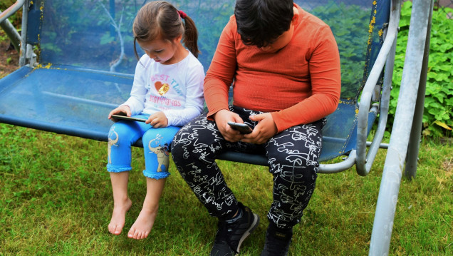 imagen ¿Qué consecuencias tiene el uso de redes sociales en las infancias?