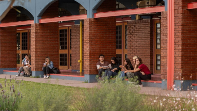 imagen ¿Cómo usan el tiempo las y los estudiantes universitarios?