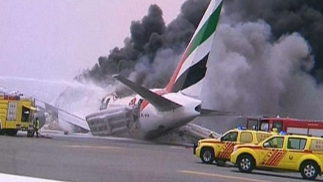 imagen Se incendió un avión de Emirates tras un aterrizaje de emergencia en Dubai