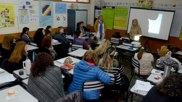imagen Becas docentes anunciadas por Cornejo se transformarán en un nuevo ítem