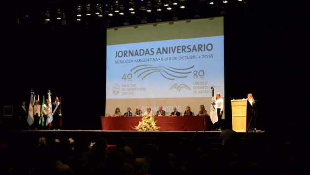 imagen 40º Aniversario fac. Odontología