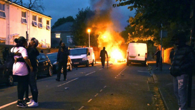 imagen Seis policías heridos en una protesta por la muerte de un hombre en Londres