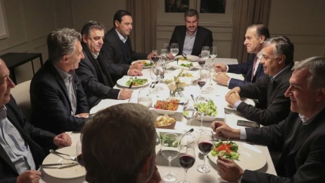 imagen Cornejo marcó el lugar de la UCR en la mesa de Macri