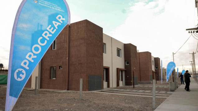 imagen Adjudicatarios de departamentos del Procrear celebraron el fin de la espera