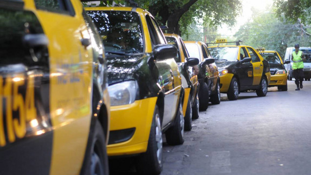 imagen Taxistas podrían bloquear acceso al aeropuerto 