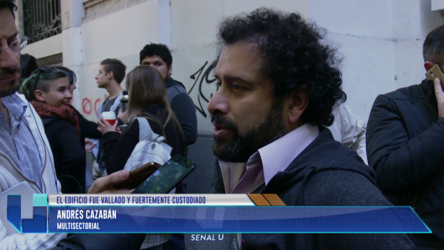 imagen Audiencia Pública por Valerio: Edificio vallado y fuertemente custodiado