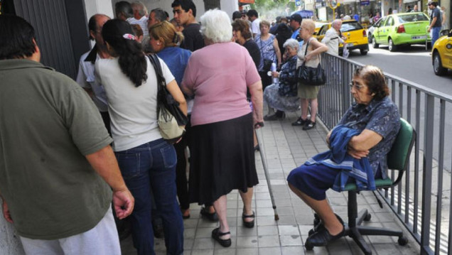 imagen Oficializan aumento de jubilaciones y la mínima llega a $ 5600