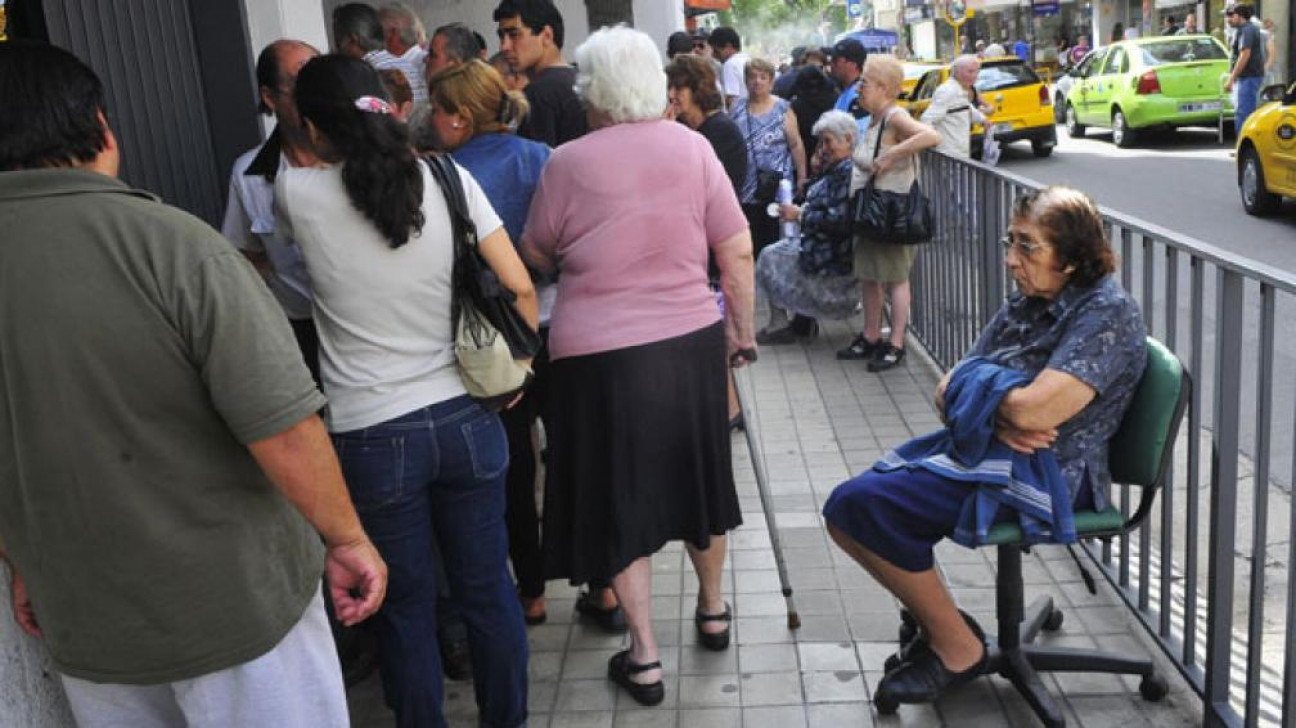 imagen Oficializan aumento de jubilaciones y la mínima llega a $ 5600