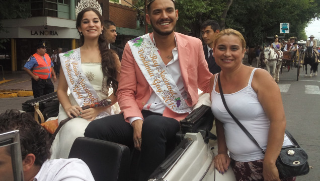 imagen Un Carrusel con bandera de inclusión