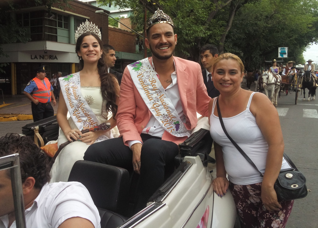 imagen Un Carrusel con bandera de inclusión