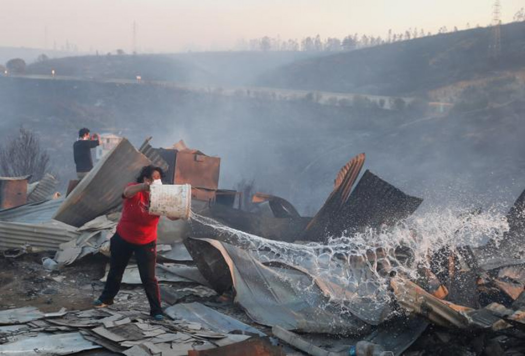 imagen Declararon alerta roja por los incendios en Valparaíso