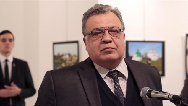 imagen Arrestaron a seis personas tras el asesinato del embajador ruso