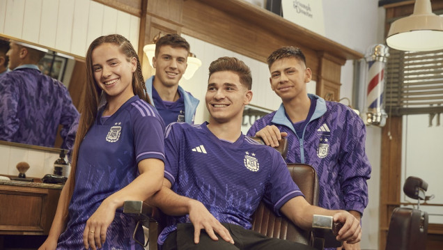 imagen Cambió la camiseta alternativa de la Selección: se inspira en "la igualdad de género, la diversidad y la inclusión"