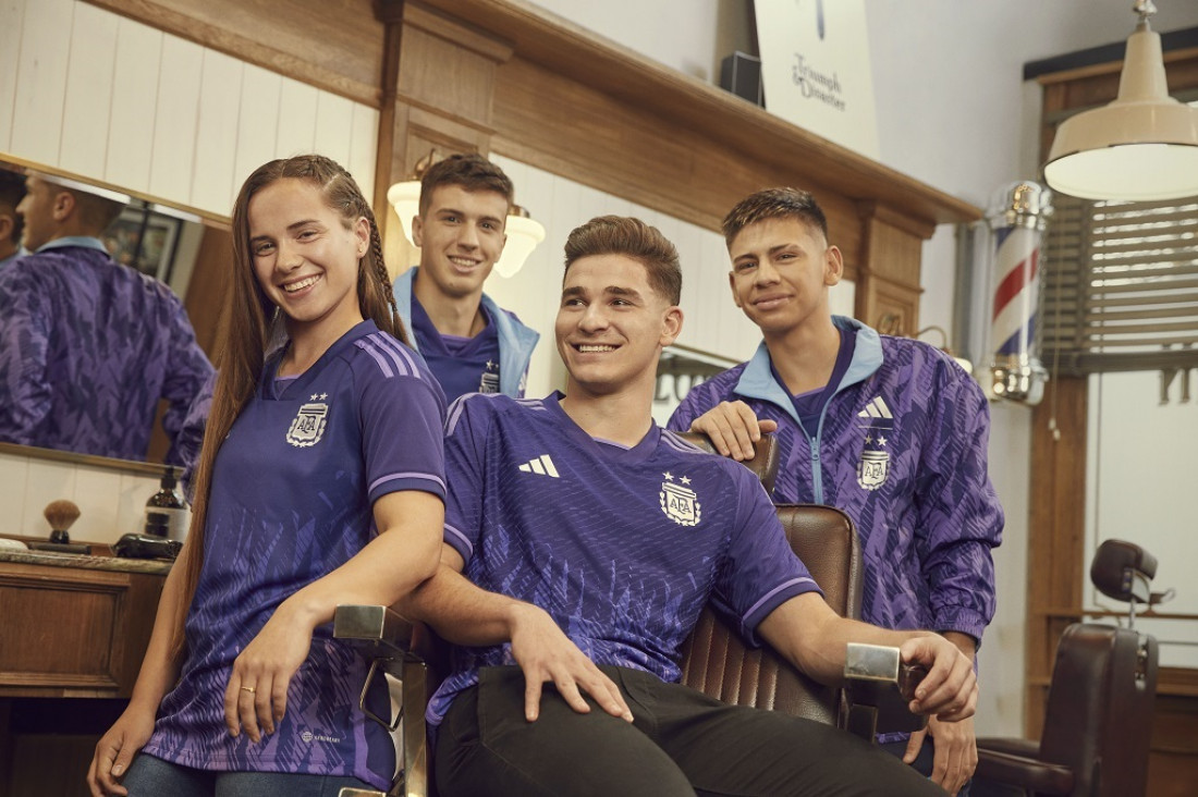 imagen Cambió la camiseta alternativa de la Selección: se inspira en "la igualdad de género, la diversidad y la inclusión"