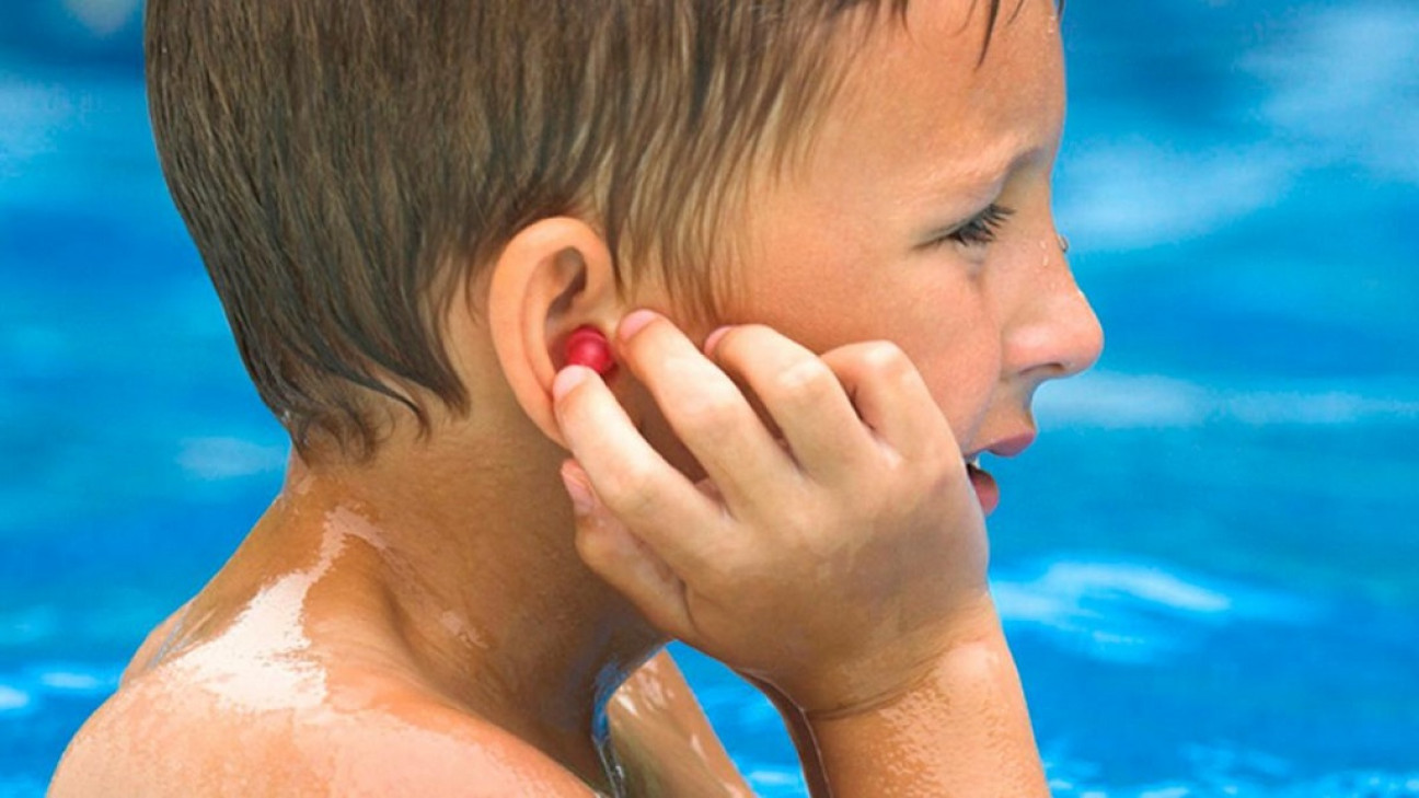 imagen Cómo disminuir la posibilidad de otitis por la pileta, el mar o el río en el verano