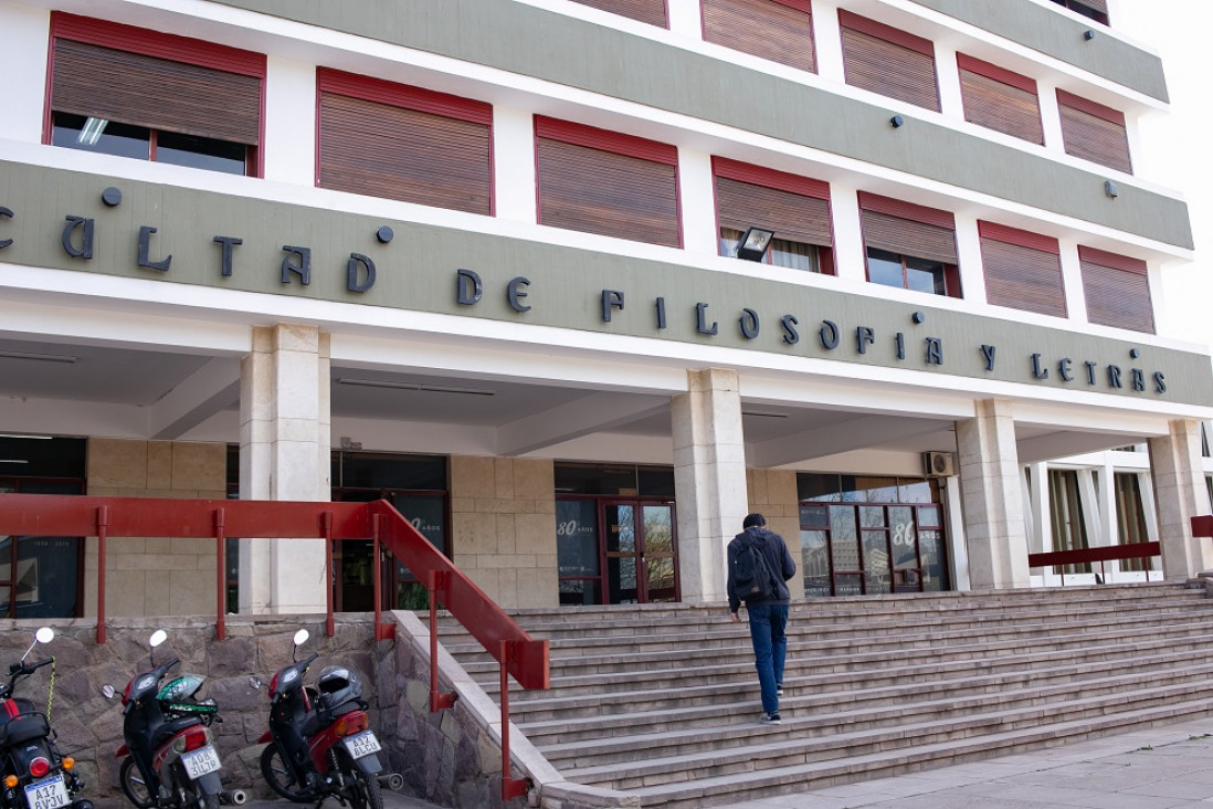imagen Filosofía presenta el Primer Coloquio de Poesía desde Mendoza