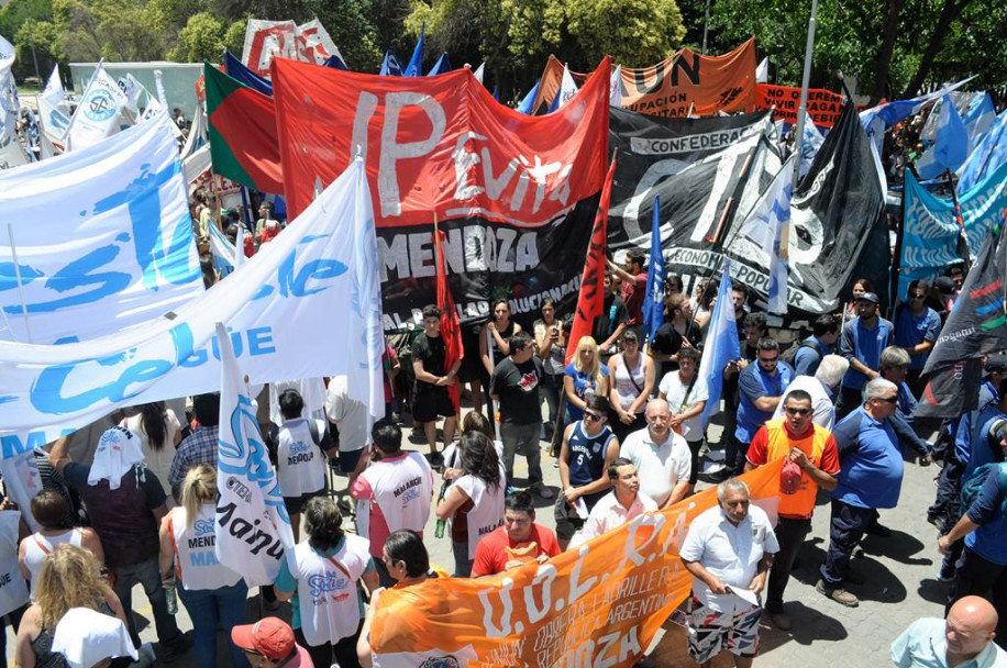 imagen Fotogalería: jornada de marchas en Mendoza contra la reforma