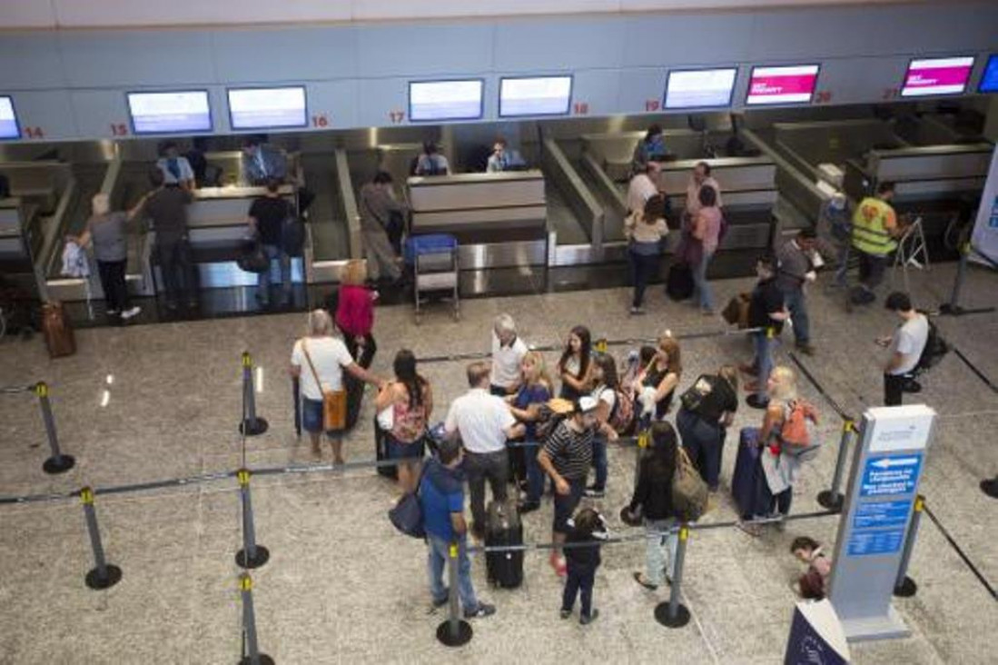 imagen Quejas y reclamos de pasajeros en Mendoza por vuelos cancelados