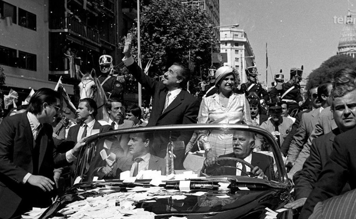 imagen Alfonsín es electo presidente