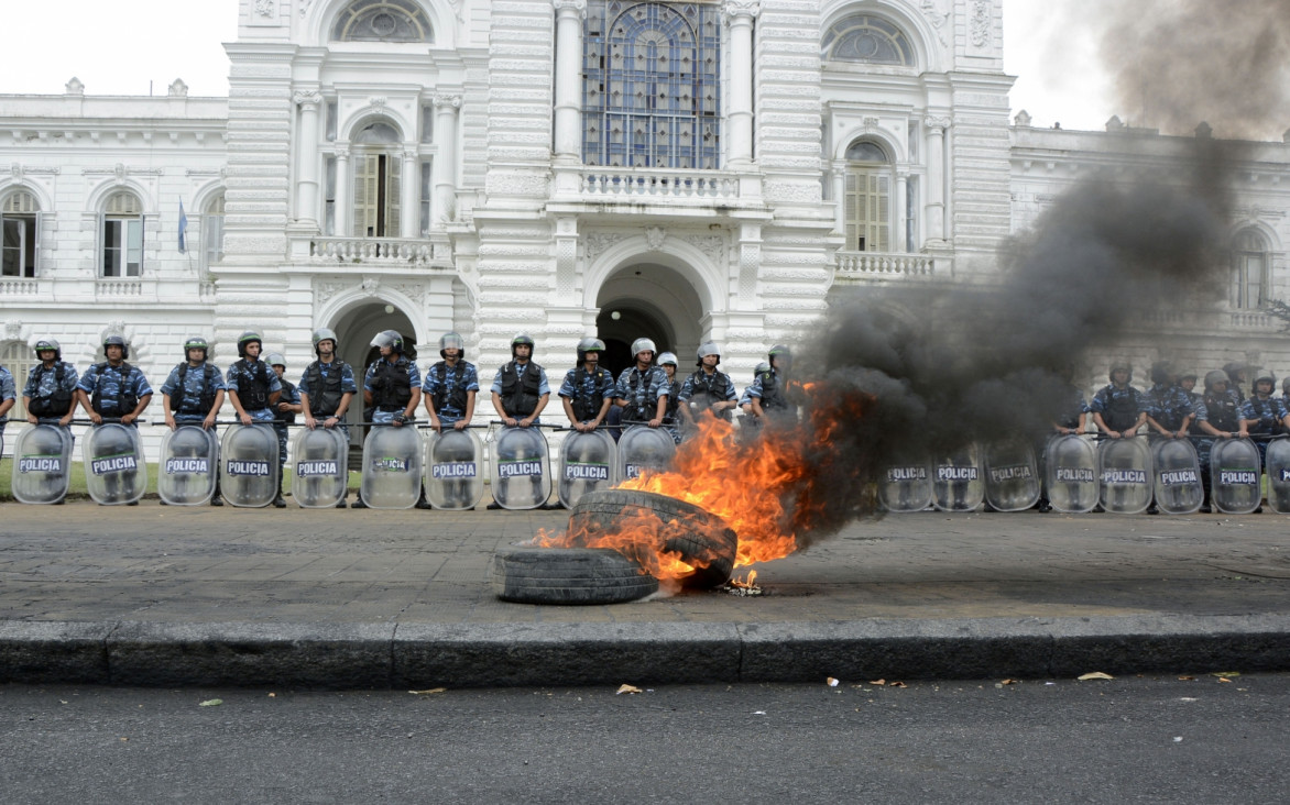 imagen "Los despidos vienen acompañados de balas de gomas"