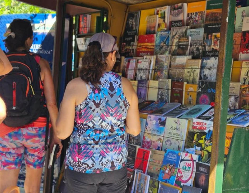 imagen Inauguraron el primer punto D’Accurzio, que ofrece libros de artistas mendocinos