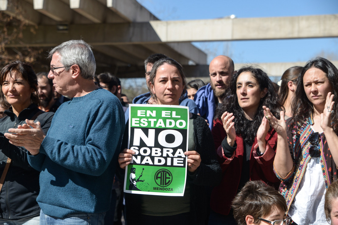 imagen  Abrazo simbólico al Conicet: "La situación es terminal"