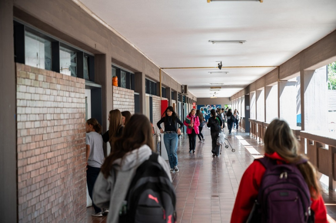 imagen Una red de protección adolescente: la familia, la escuela, los pares, el barrio
