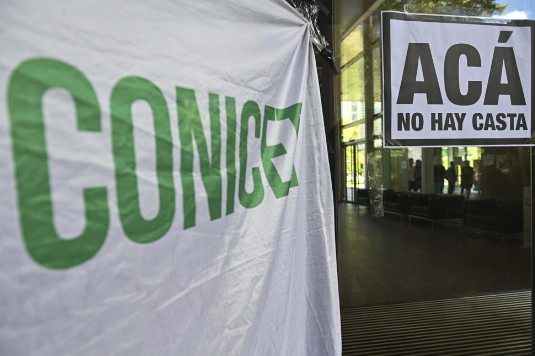 imagen Personal de Conicet realizó asamblea y "ruidazo" en reclamo por despidos