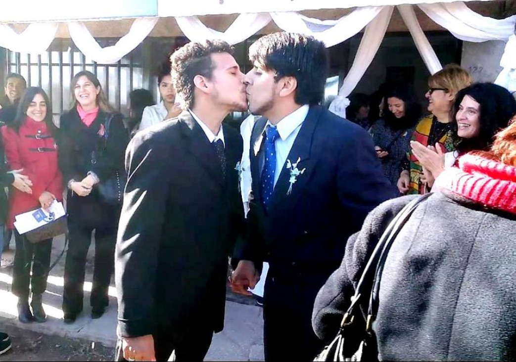 imagen Iglesia mendocina casó una pareja del mismo sexo
