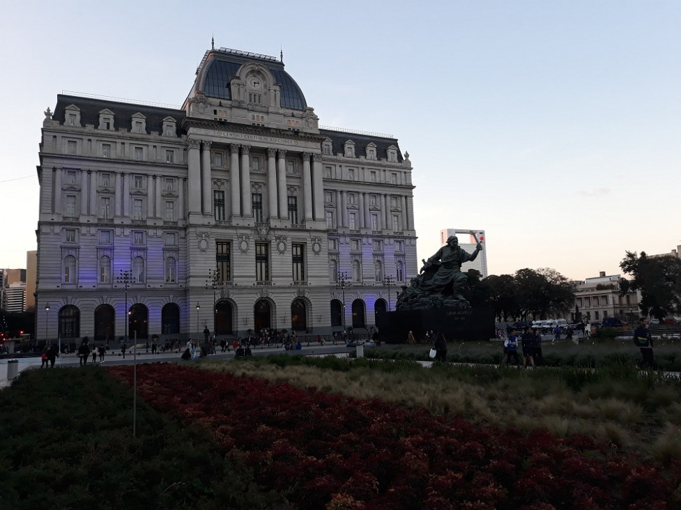 imagen La historia del Centro Cultural Kirchner que el gobierno de Milei busca rebautizar