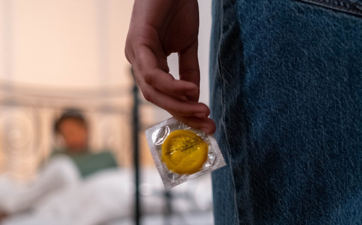 imagen Erotizar el cuidado: cómo hacer que el preservativo sea parte del momento y no una interrupción