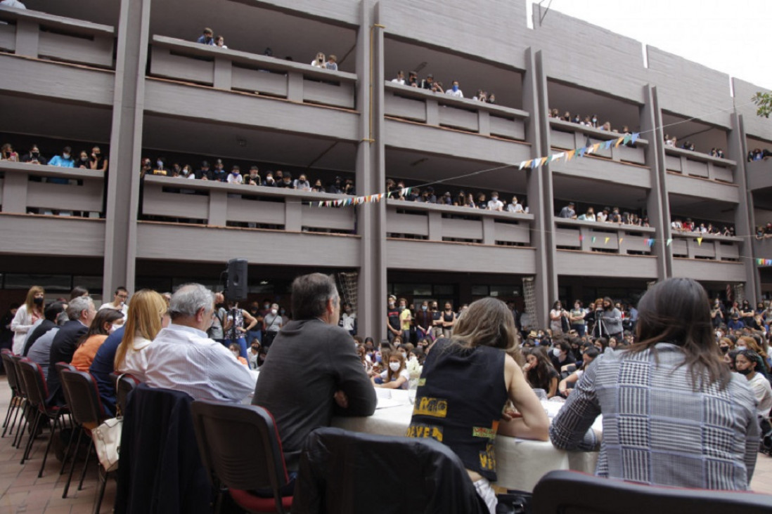 imagen Quieren llegar al Congreso, pero antes pasan por el CUC: estudiantes harán un nuevo debate entre aspirantes