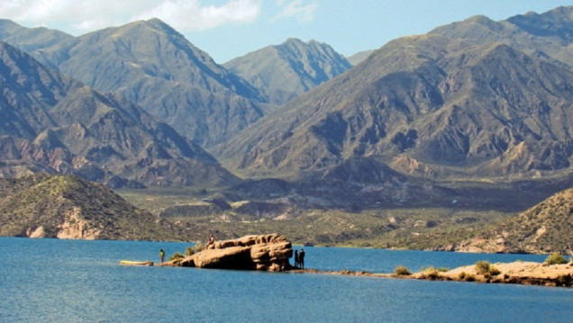 imagen Estudian la presencia de microplásticos en ecosistemas de agua dulce en toda Argentina