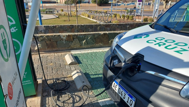 imagen La red de cargadores para autos eléctricos se expande y ya hay 230 equipos en 19 distritos