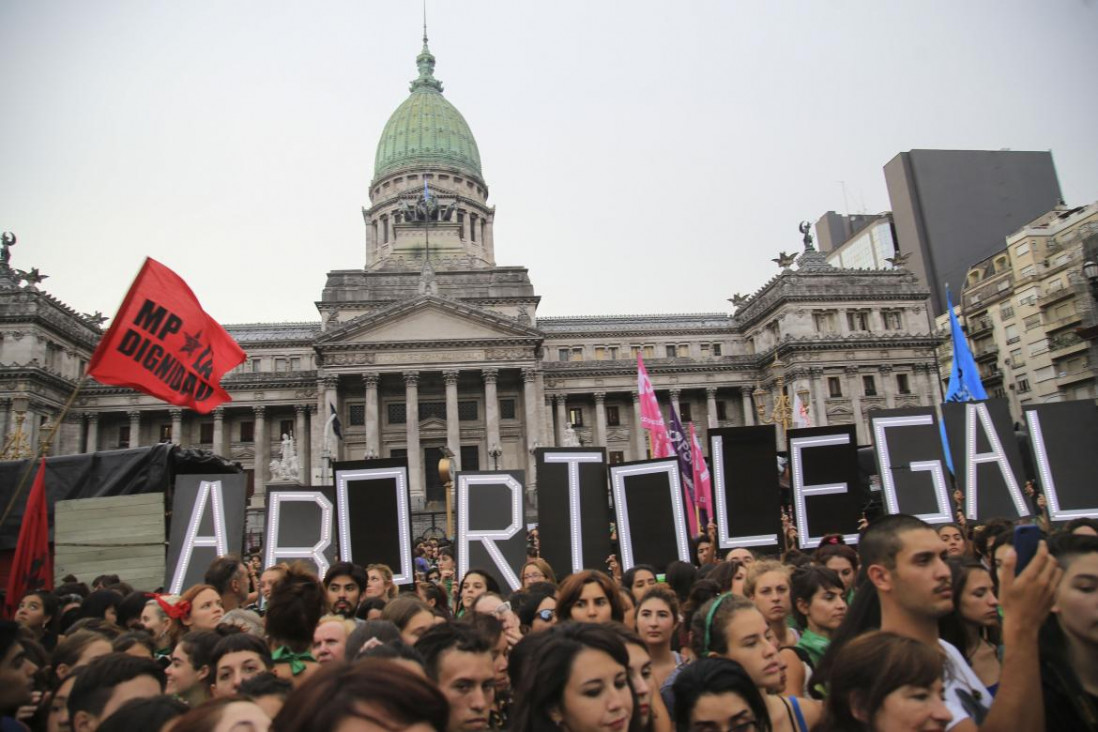 imagen Con el aborto en el centro del debate, Macri se reúne con legisladores oficialistas